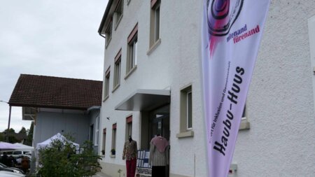 Gemütliches Beisammensein im Haubu-Huus | © Verein mitenand-fürenand